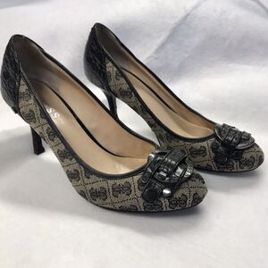 GUESS Jaquard Women Kitten Heel Black Tan Sz  7.5 Buckle Logo Shoe Studs Y2k Vtg